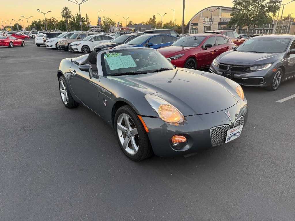 2008 Pontiac Solstice Image 3