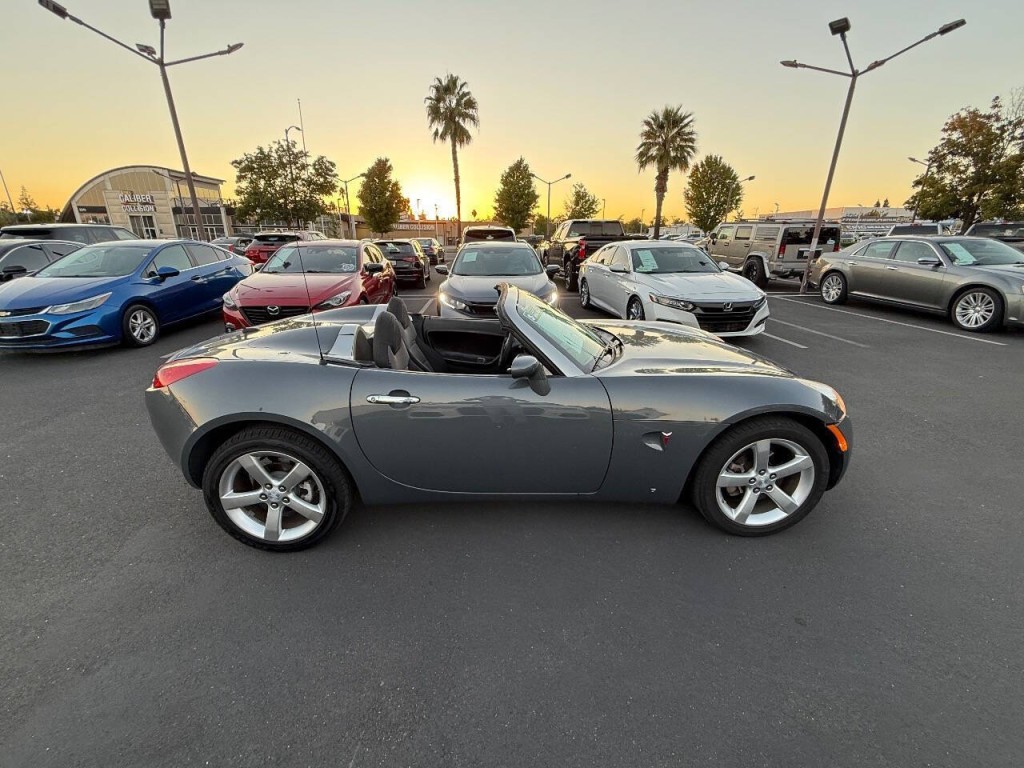 2008 Pontiac Solstice Image 4