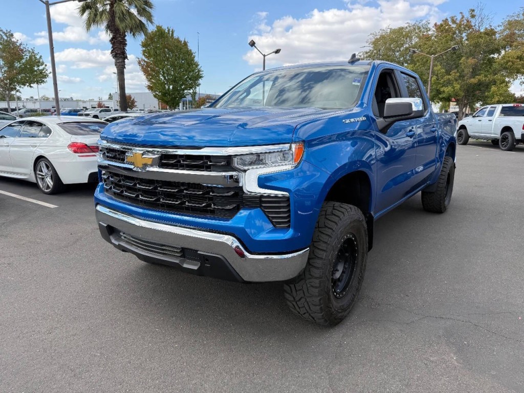2023 Chevrolet Silverado 1500 Image 1