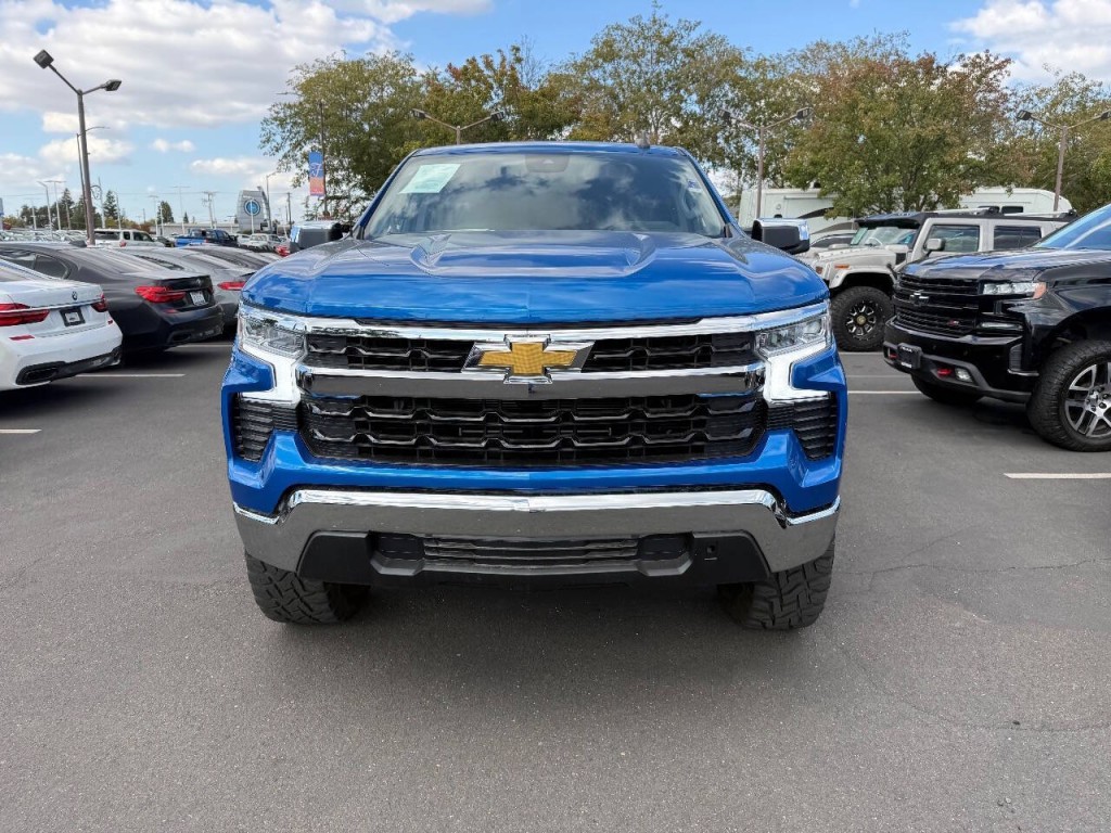 2023 Chevrolet Silverado 1500 Image 2