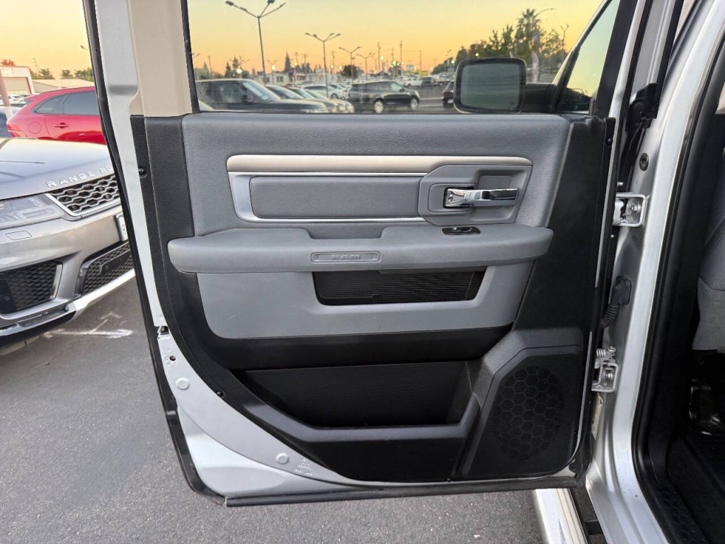 2016 RAM 1500 Image 28