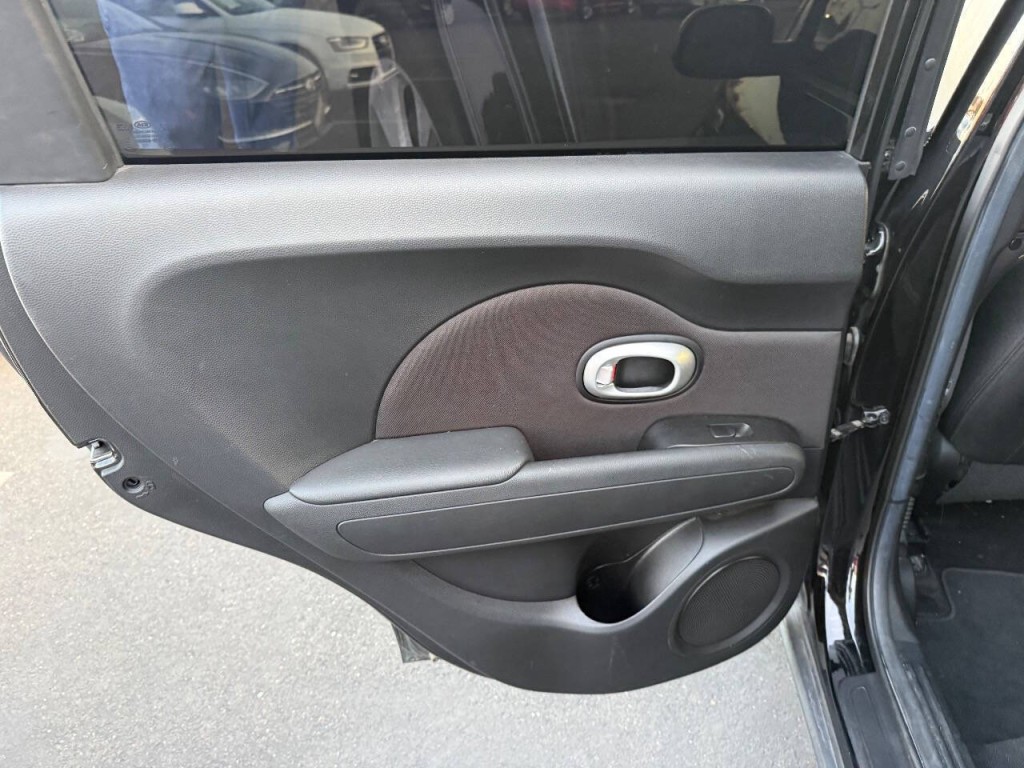 2015 Kia Soul Image 22