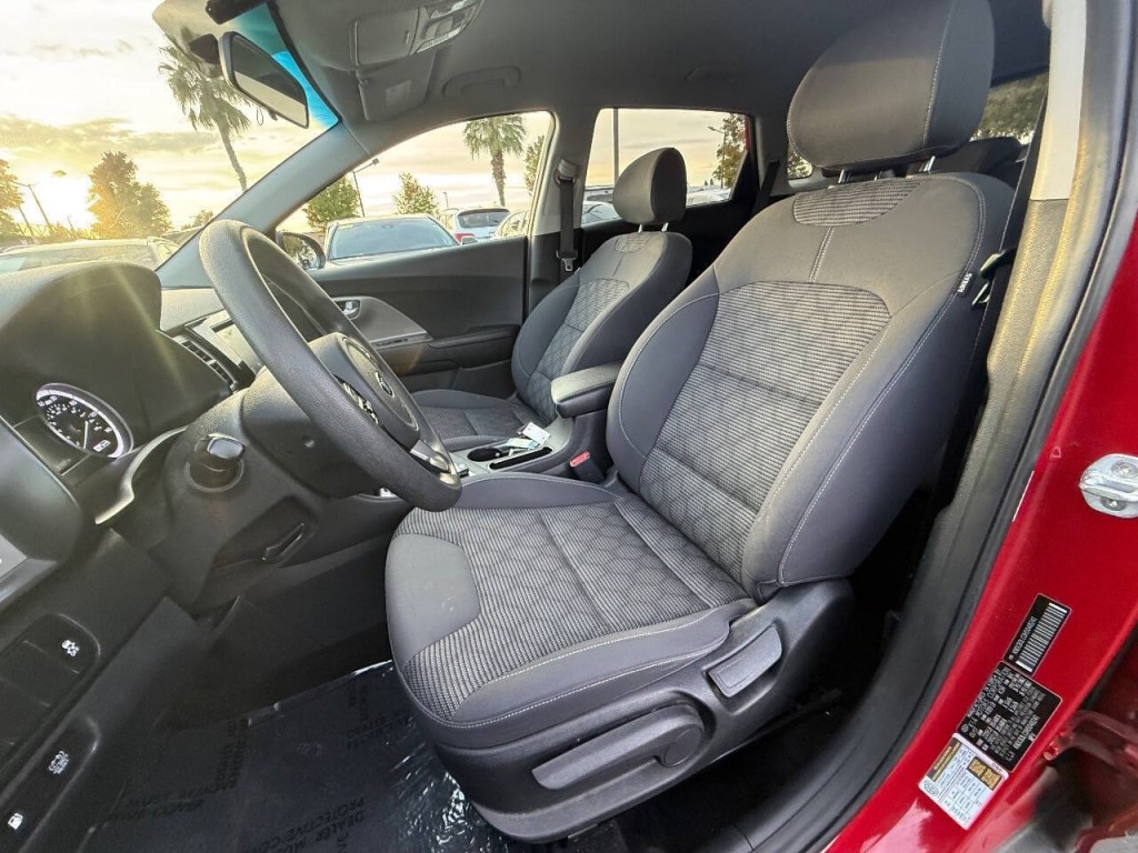 2017 Kia Niro Image 12