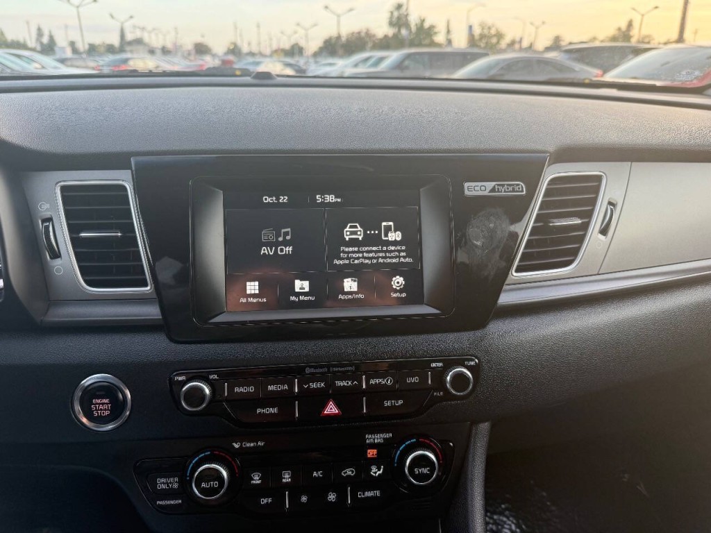 2017 Kia Niro Image 17