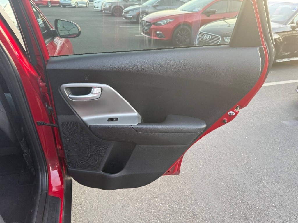 2017 Kia Niro Image 25