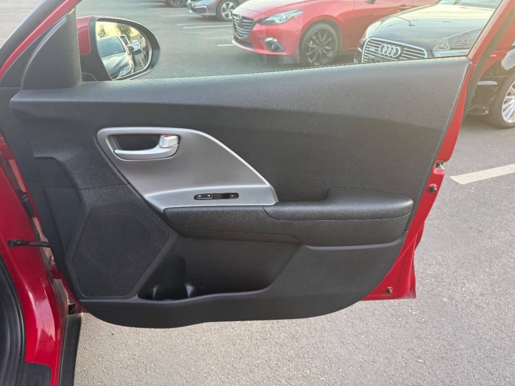 2017 Kia Niro Image 26