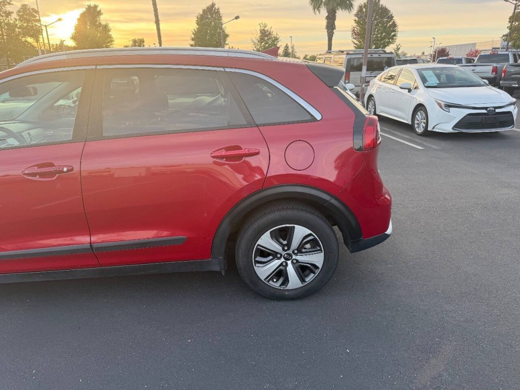 2017 Kia Niro Image 31