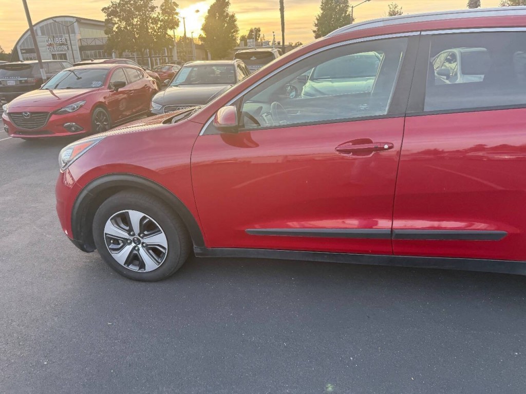 2017 Kia Niro Image 32