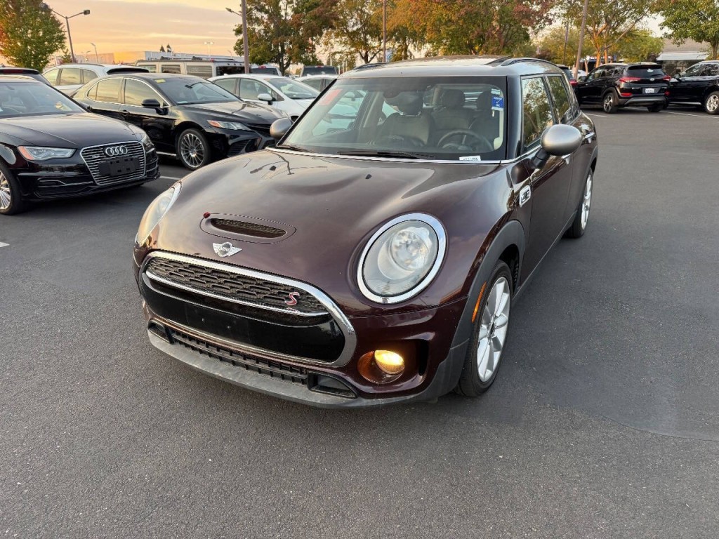 2016 MINI Cooper Clubman Image 1