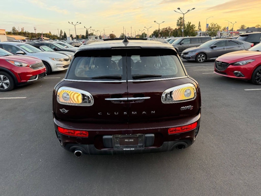 2016 MINI Cooper Clubman Image 6