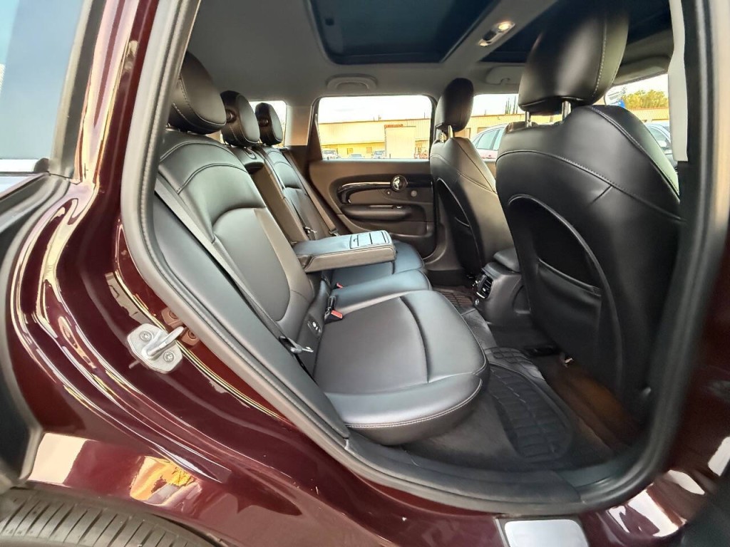 2016 MINI Cooper Clubman Image 10