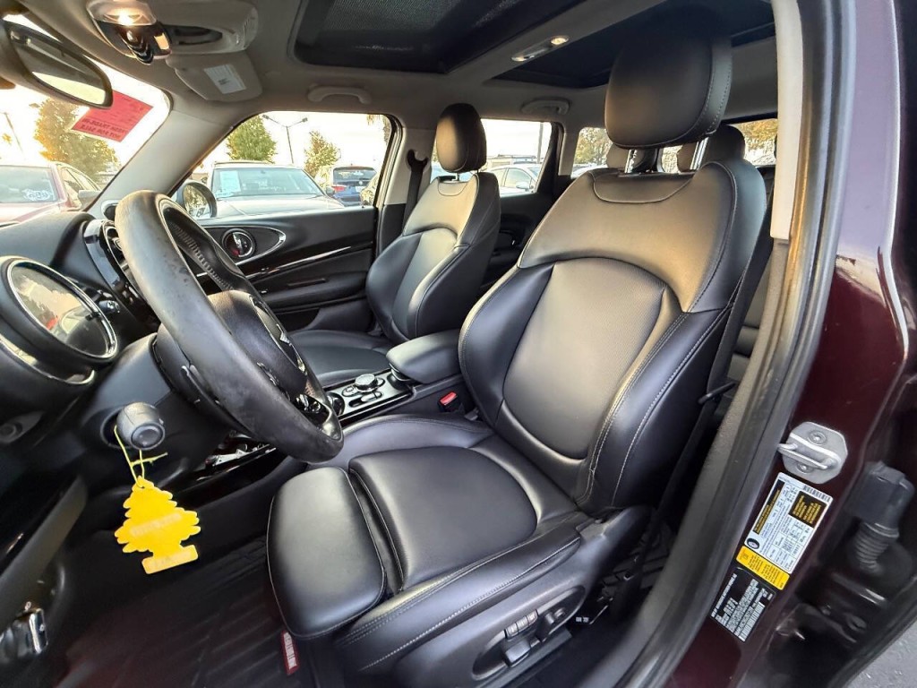 2016 MINI Cooper Clubman Image 13