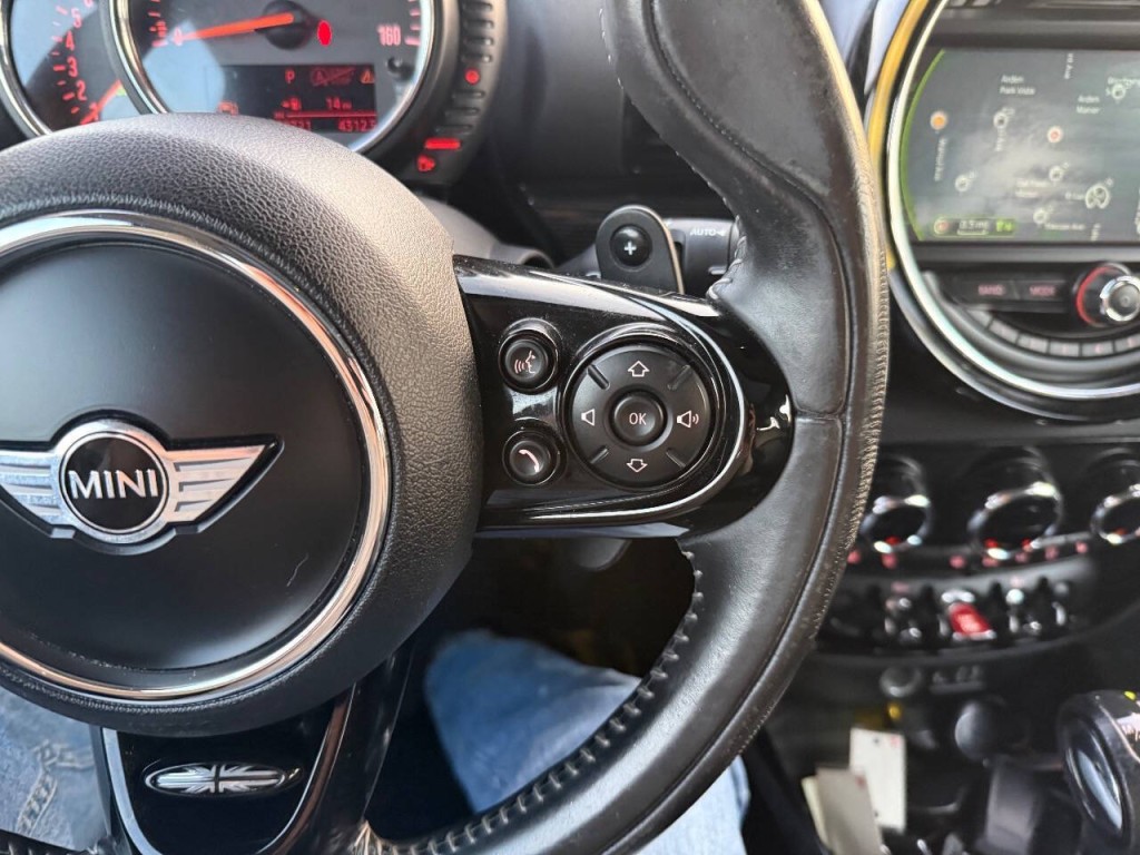 2016 MINI Cooper Clubman Image 16