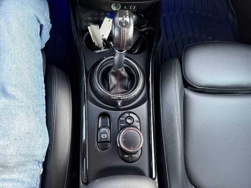 2016 MINI Cooper Clubman Image 22