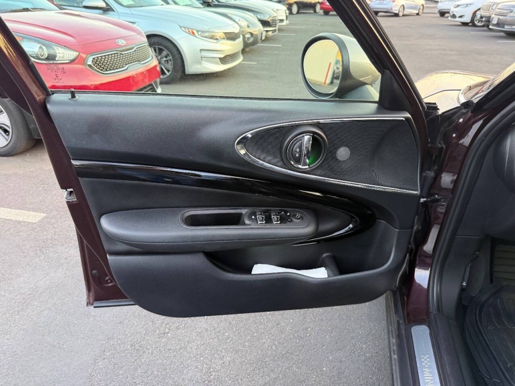 2016 MINI Cooper Clubman Image 23