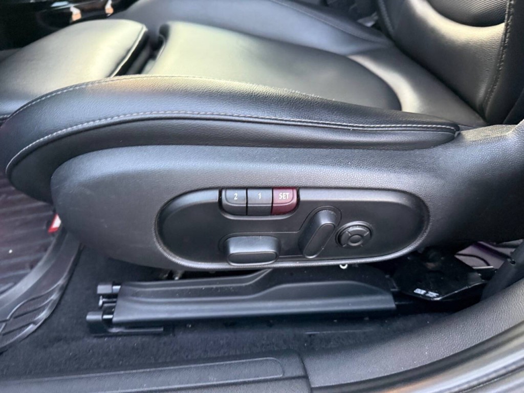 2016 MINI Cooper Clubman Image 26