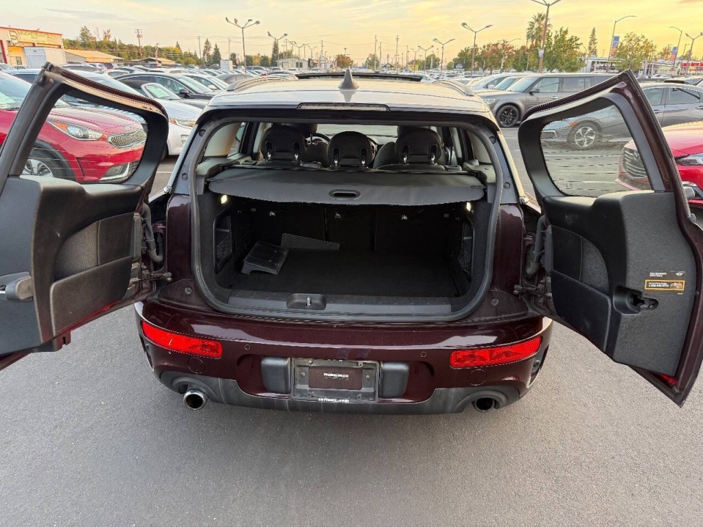 2016 MINI Cooper Clubman Image 28