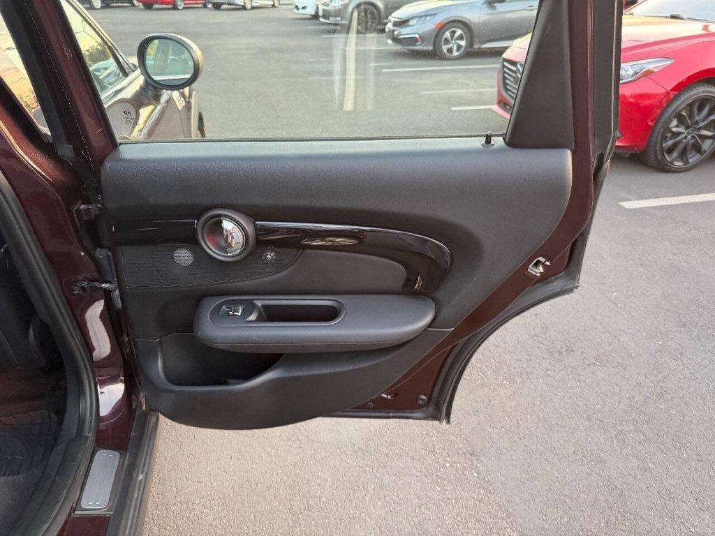 2016 MINI Cooper Clubman Image 31