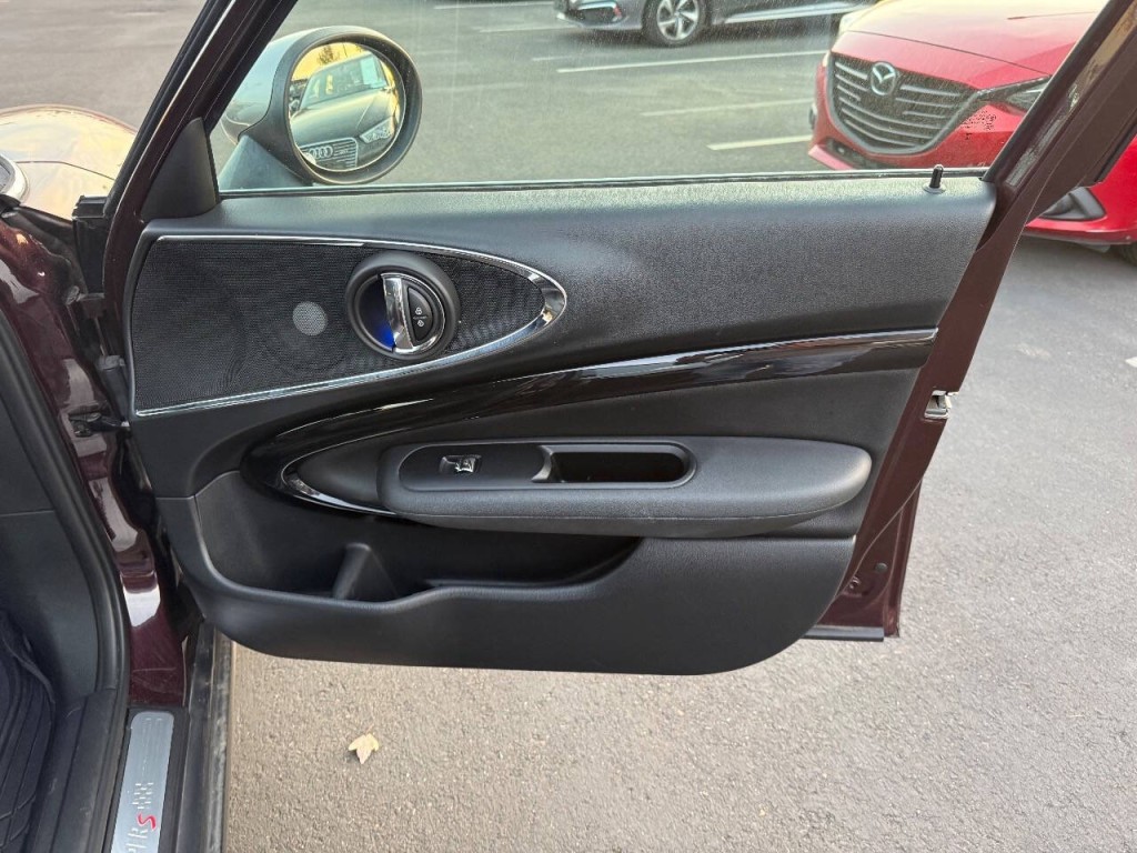 2016 MINI Cooper Clubman Image 32