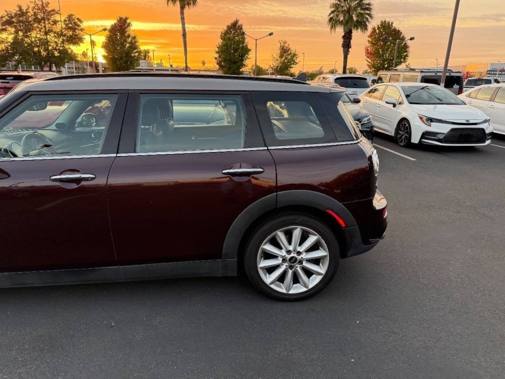 2016 MINI Cooper Clubman Image 36