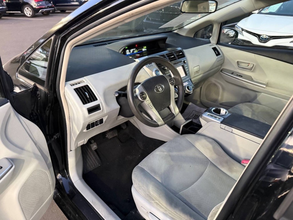 2012 Toyota Prius Image 10