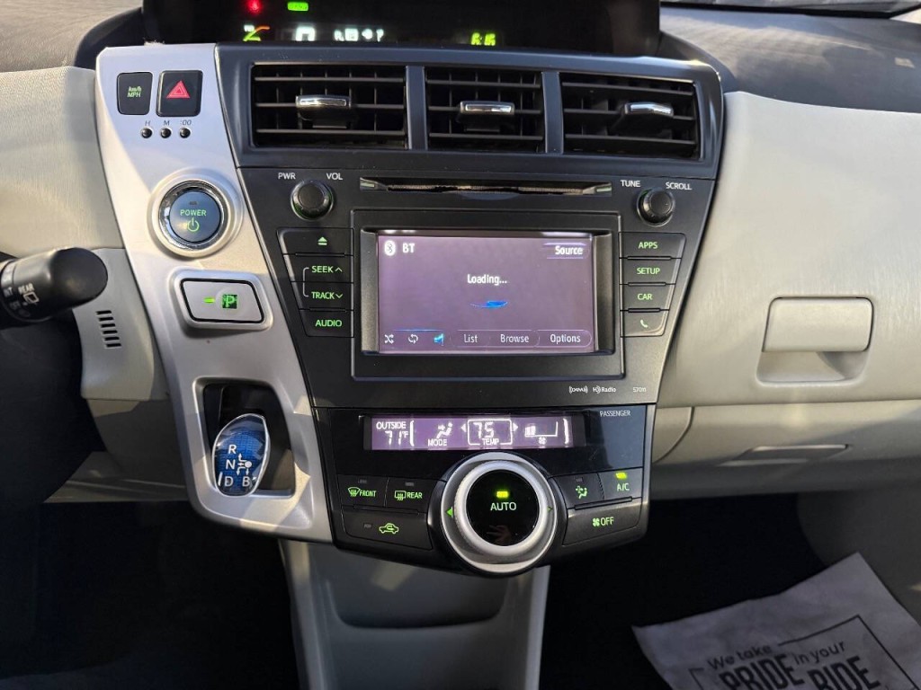 2012 Toyota Prius Image 12