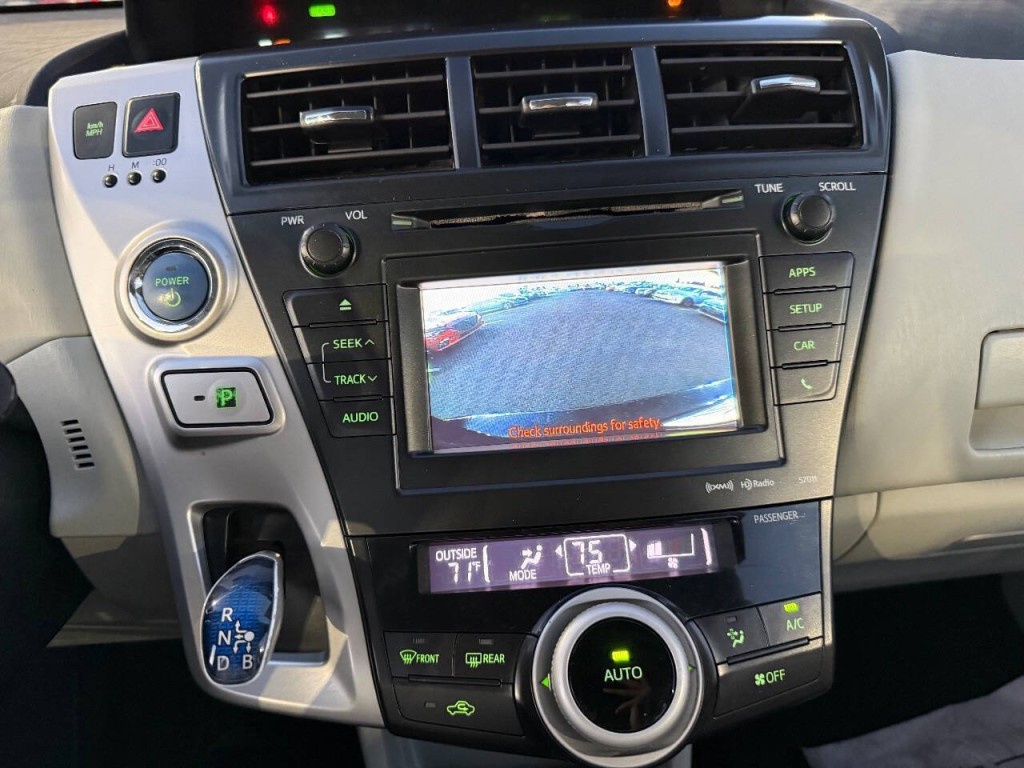 2012 Toyota Prius Image 13