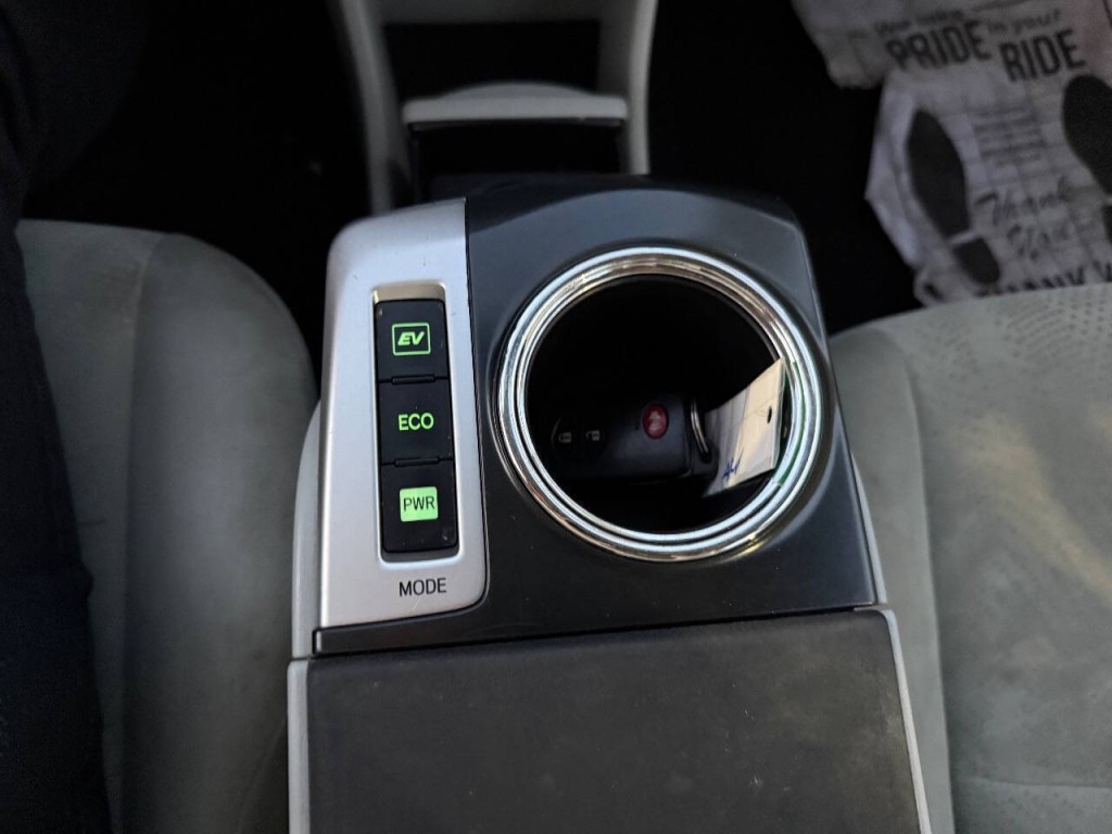 2012 Toyota Prius Image 16