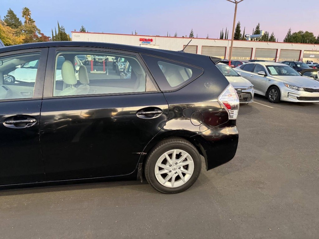 2012 Toyota Prius Image 31