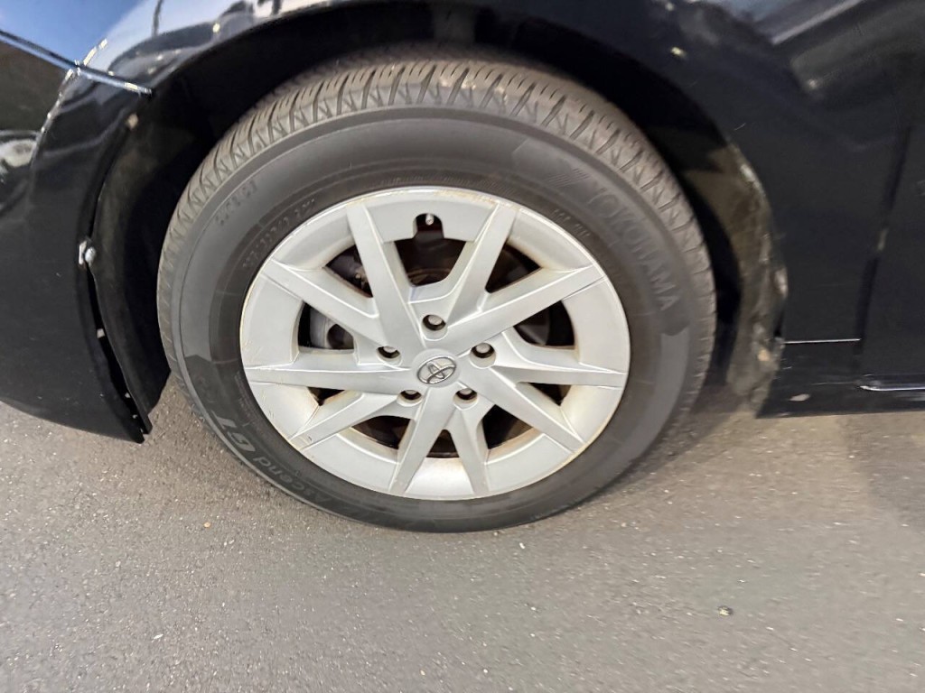 2012 Toyota Prius Image 33