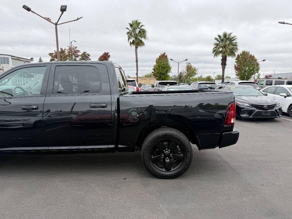 2015 RAM 1500 Image 32