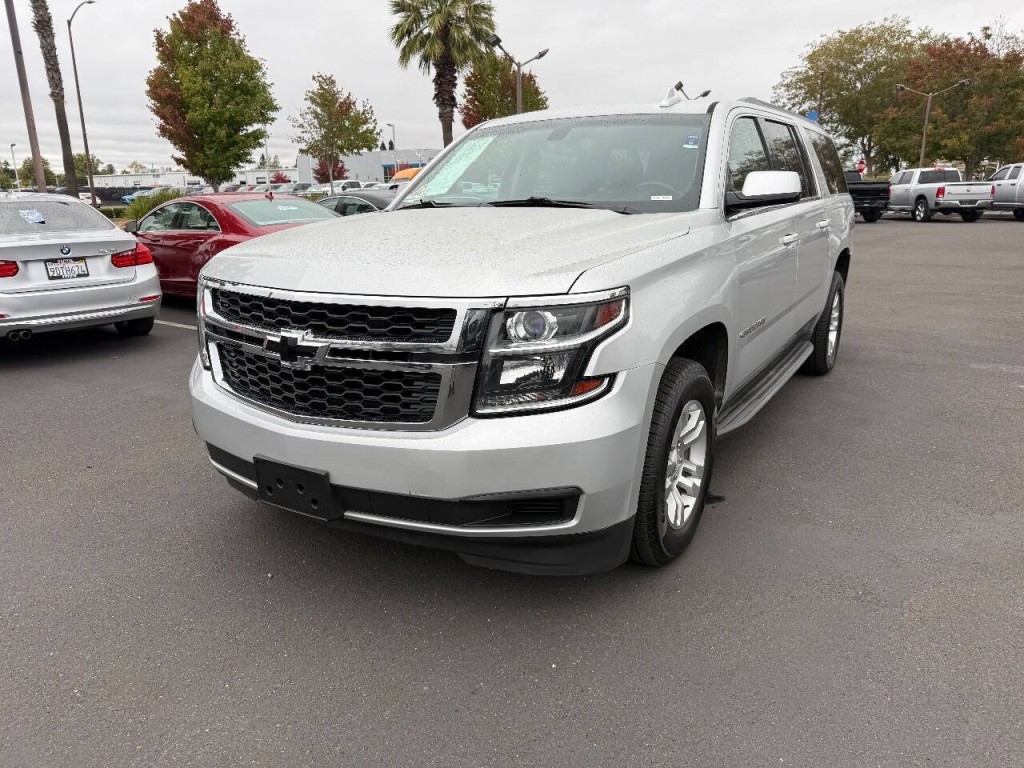 2016 Chevrolet Suburban Image 1