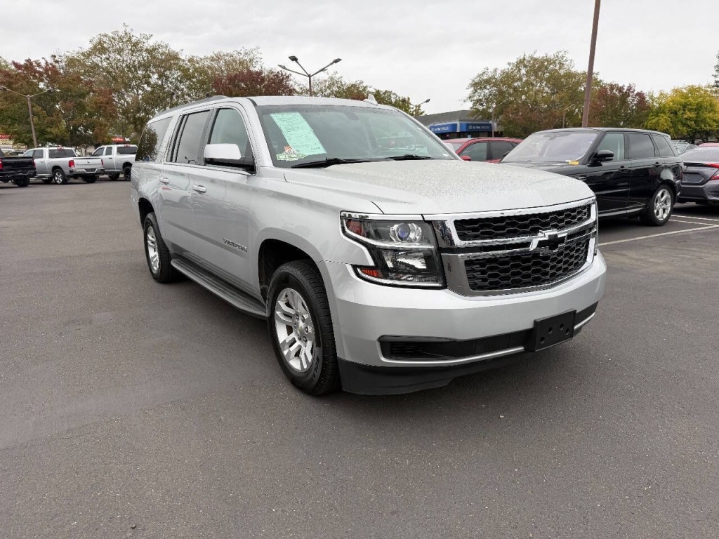 2016 Chevrolet Suburban Image 3