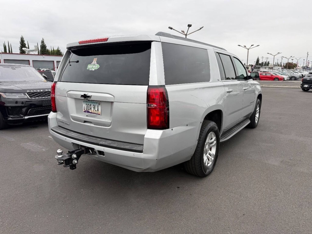 2016 Chevrolet Suburban Image 5