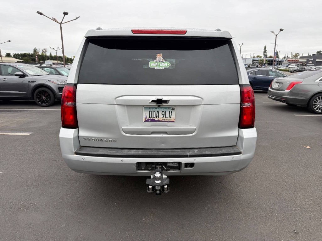 2016 Chevrolet Suburban Image 6