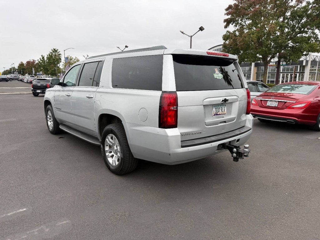 2016 Chevrolet Suburban Image 7
