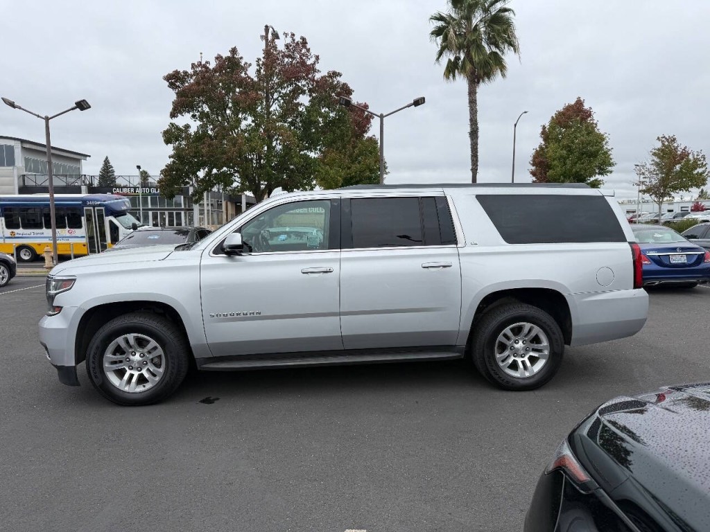 2016 Chevrolet Suburban Image 8