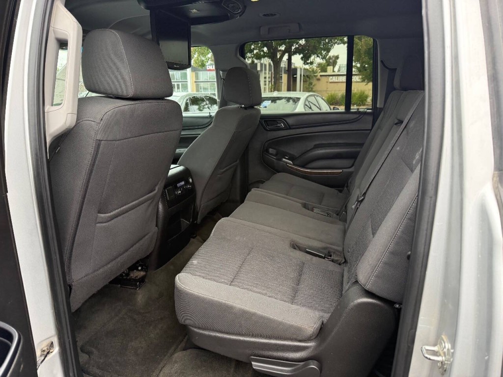 2016 Chevrolet Suburban Image 11