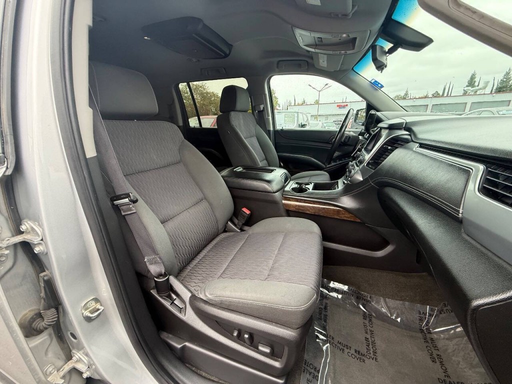 2016 Chevrolet Suburban Image 13
