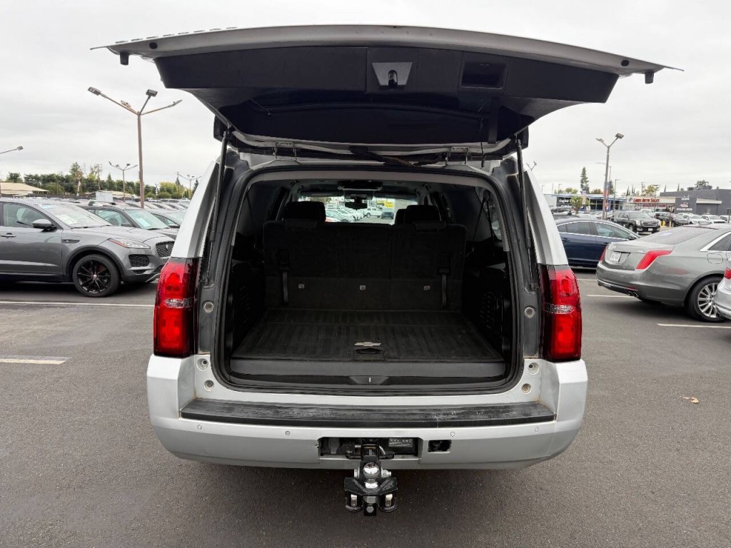 2016 Chevrolet Suburban Image 14