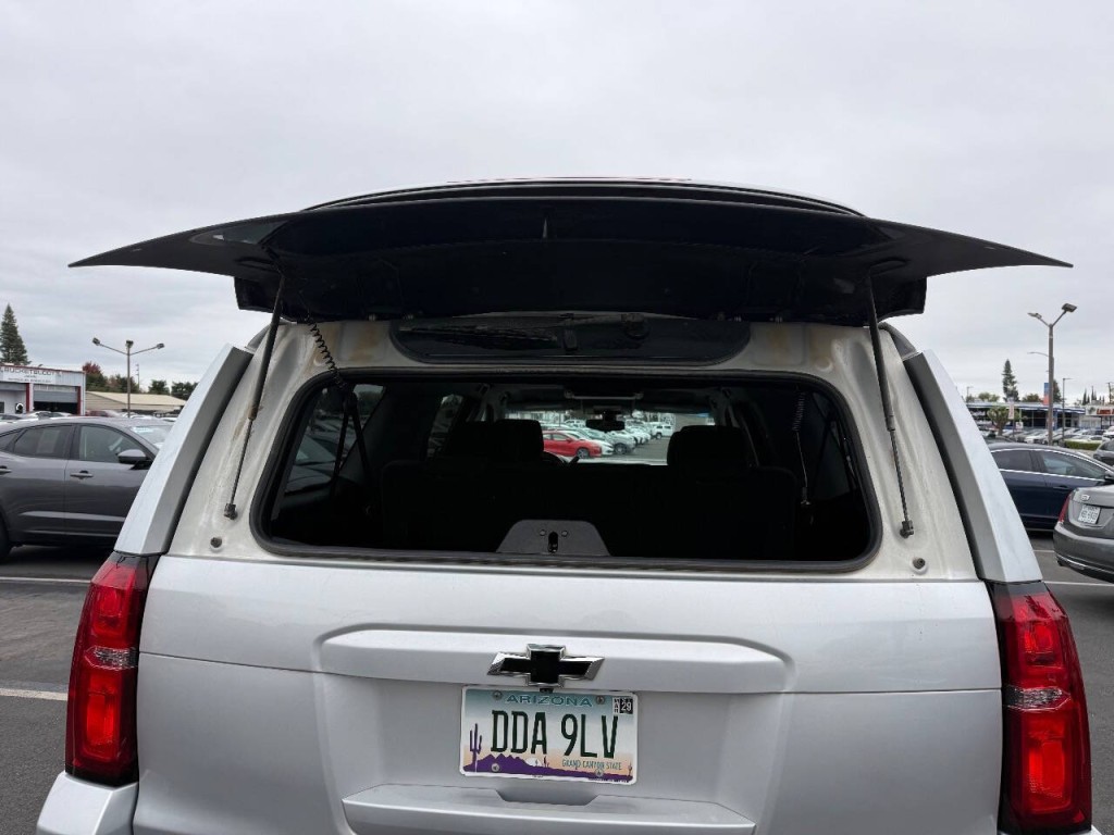 2016 Chevrolet Suburban Image 16