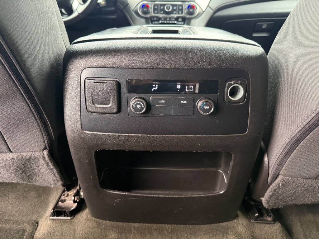 2016 Chevrolet Suburban Image 17