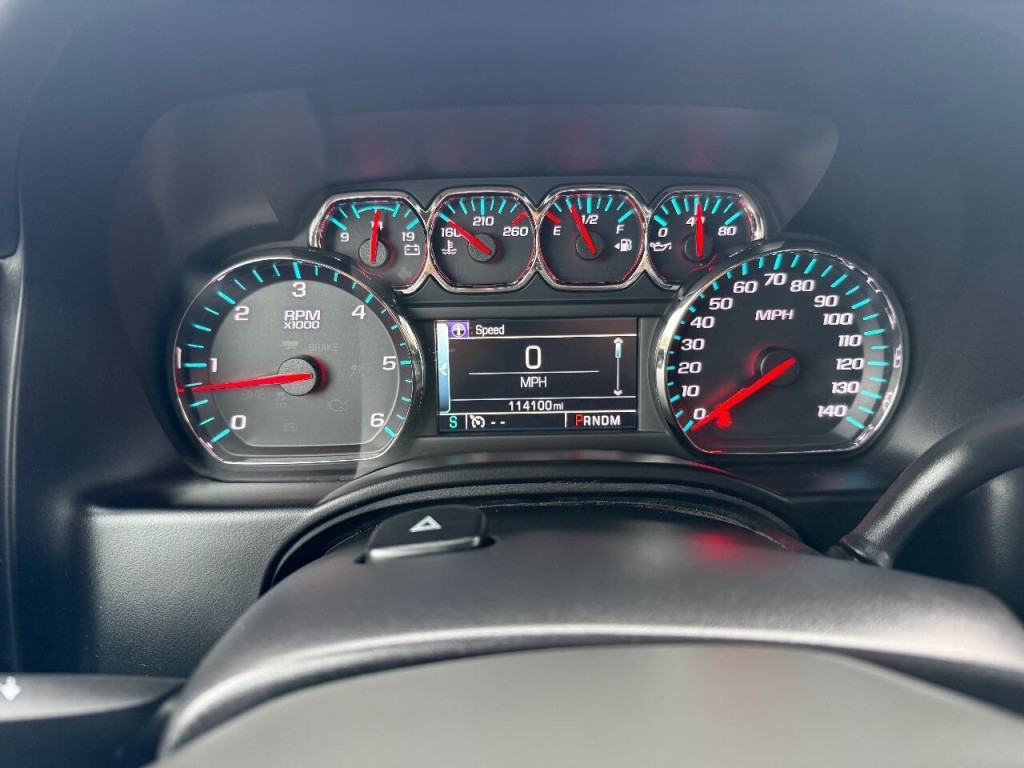 2016 Chevrolet Suburban Image 21