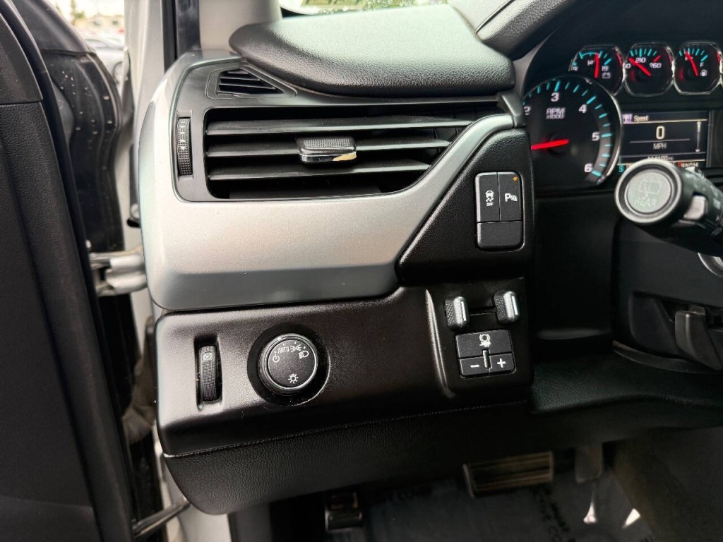 2016 Chevrolet Suburban Image 24