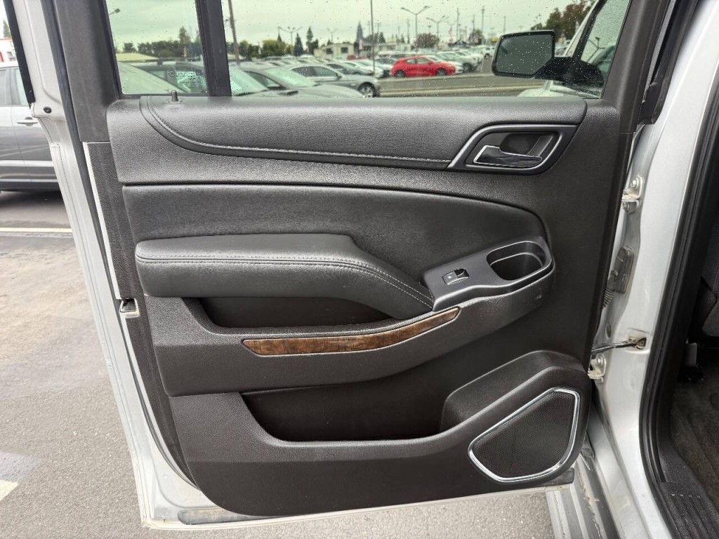 2016 Chevrolet Suburban Image 29
