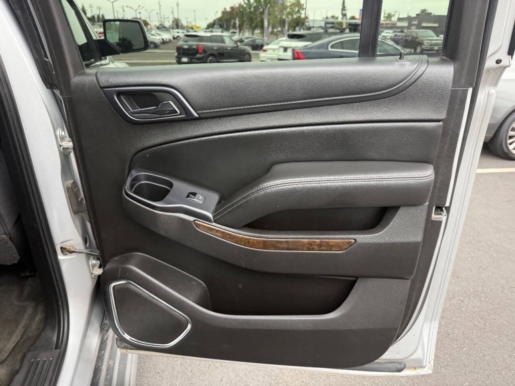2016 Chevrolet Suburban Image 31