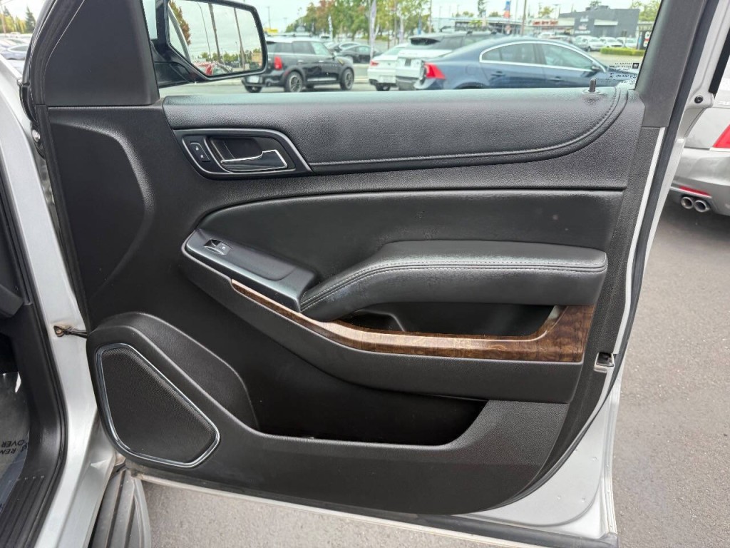 2016 Chevrolet Suburban Image 32