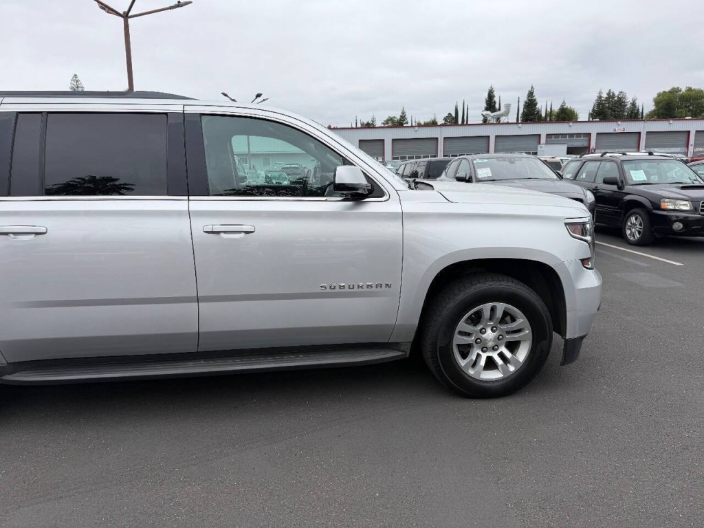 2016 Chevrolet Suburban Image 33