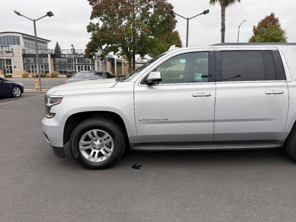 2016 Chevrolet Suburban Image 35