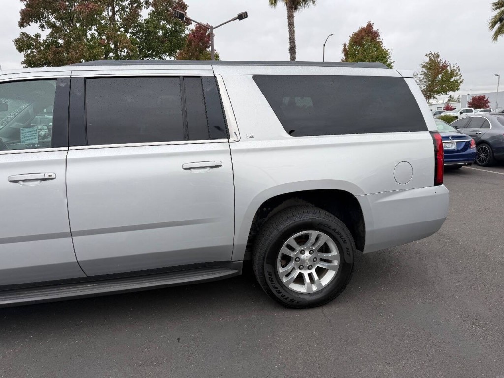 2016 Chevrolet Suburban Image 36